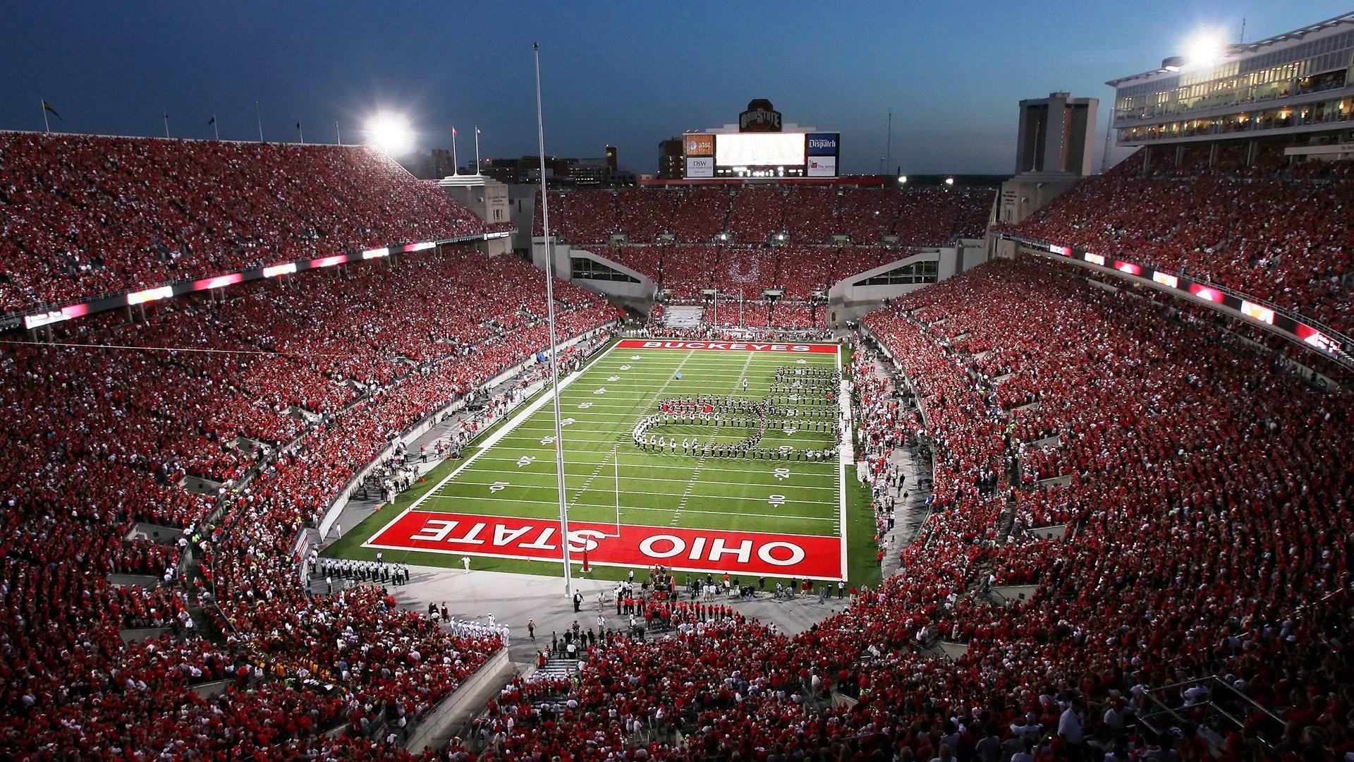 勒布朗·詹姆斯准三双主宰比赛，湖人官方数据海报致敬传奇之夜