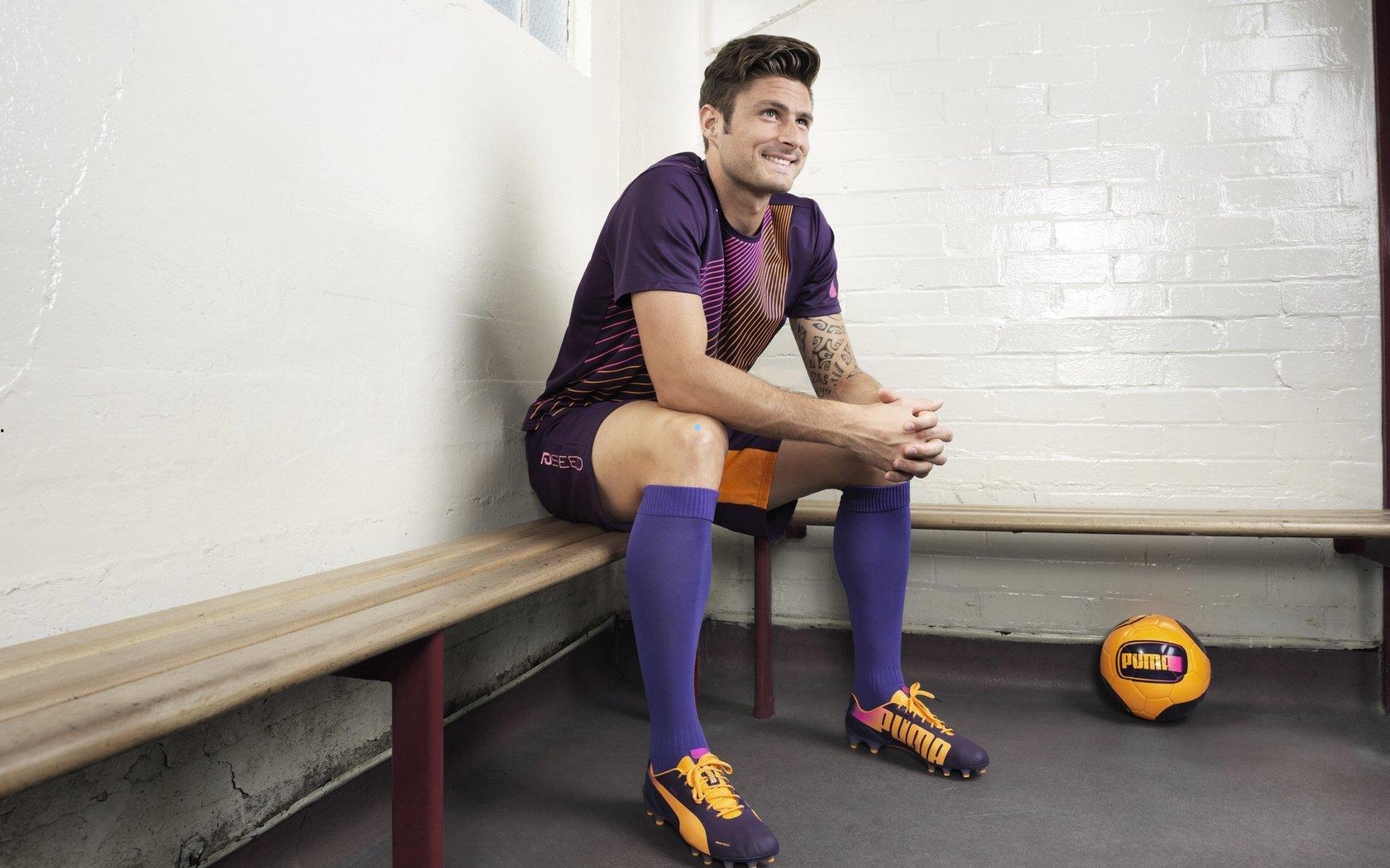 利雅得胜利3-2险胜十人利雅得青年,科曼倒钩与乌龙球定乾坤